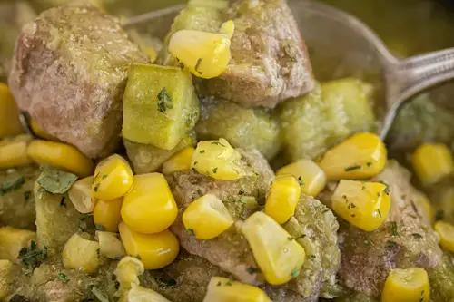 Puerco con Calabacitas y Elote en Salsa Verde