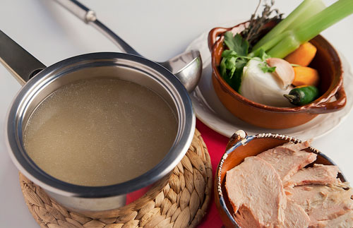 Caldo de Puerco junto a muchos vegetales