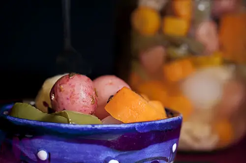 Chiles y Verduras en Escabeche