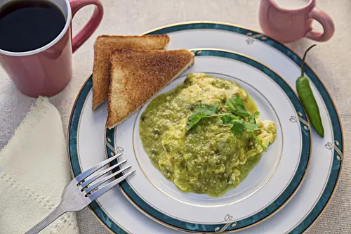 Scrambled Eggs in Green Salsa served with toasted bread