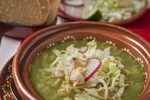 Pozole Verde de Pollo – Una Sopa Muy Especial Pozole Verde de Pollo – Una Sopa Muy Especial